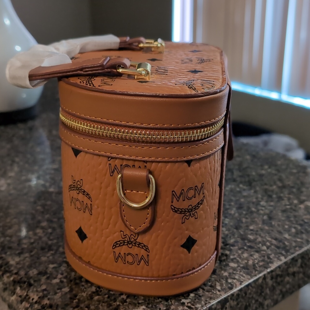 Source Unknown Tan Monogram Cosmetic Case NWT - image 5